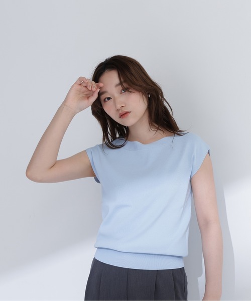 NATURAL BEAUTY BASIC（ナチュラルビューティーベーシック）の「総針ベーシックニット ボートネック（ニット/セーター・レディース・ブルー/オフホワイト/オレンジ/グレイッシュベージュ/ブラック・ﾌﾘ-）」の13枚目の写真