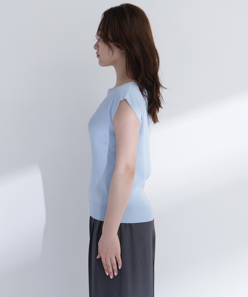 NATURAL BEAUTY BASIC（ナチュラルビューティーベーシック）の「総針ベーシックニット ボートネック（ニット/セーター・レディース・ブルー/オフホワイト/オレンジ/グレイッシュベージュ/ブラック・ﾌﾘ-）」の15枚目の写真