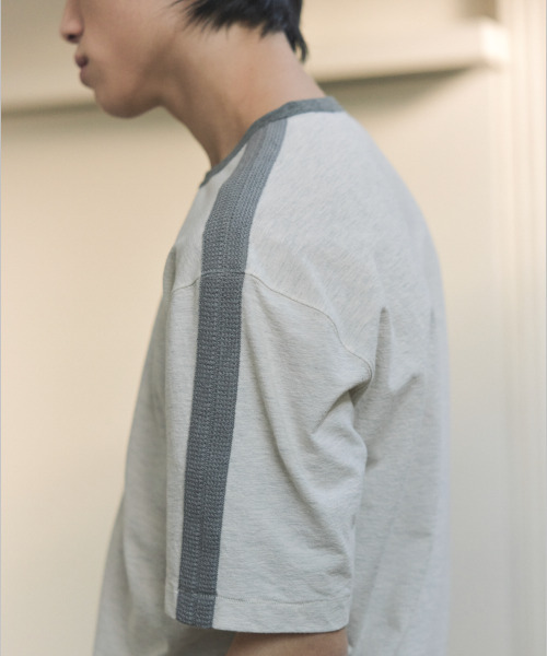 NONBLANK（ノンブランク）の「ミニマルサッカーTシャツ_MELANGE IVORY（Tシャツ/カットソー・メンズ・アイボリー・MEDIUM/LARGE/X-LARGE）」の8枚目の写真