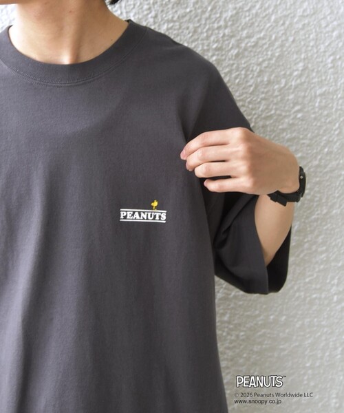PEANUTS(ピーナッツ)の「SHIPS any: SNOOPY コラボ グラフィック プリント Tシャツ◇(Tシャツ/カットソー・メンズ・ホワイト系その他/ホワイト/チャコールグレー・LARGE/MEDIUM/X-LARGE)」の7枚目の写真