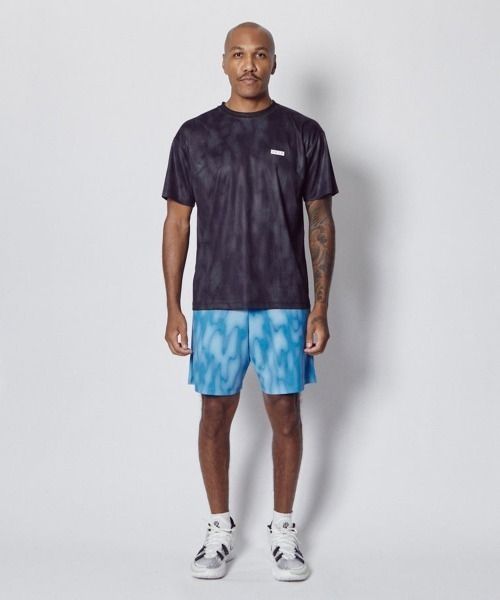 AKTR（アクター）の「AKTR MELT CAMO LOOSE FIT SPORTS TEE（アクター メルト カモ ルーズフィット スポーツ Tシャツ）（Tシャツ/カットソー・メンズ・ベージュ系/ブラック系・X-LARGE/XX-LARGE/MEDIUM/LARGE）」の2枚目の写真