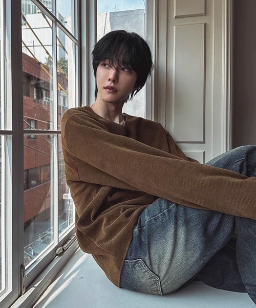 NOWLE(ノウル)の「【NOWLE】Vネック リブテクスチャー ロングスリーブ Tシャツ カットソー(Tシャツ/カットソー・メンズ・ブラウン/ブラック・X-LARGE/LARGE/MEDIUM)」の16枚目の写真
