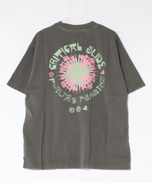 TCSS（ティーシーエスエス）の「DESIGN TEE/Critical Slide(クリティカルスライド)TCSS バックプリント 半袖Tシャツ ロゴT プリントT クルーネック ビッグシルエット ウォッシュ加工風（Tシャツ/カットソー・メンズ・グレー・LARGE/X-LARGE/MEDIUM）」の2枚目の写真