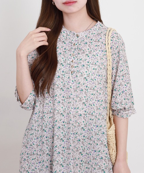 Anna Nicola(アンナニコラ)の「Anna Nicola 小花柄プリントワンピース(ワンピース・レディース・ブラック/ベージュ・38)」の2枚目の写真