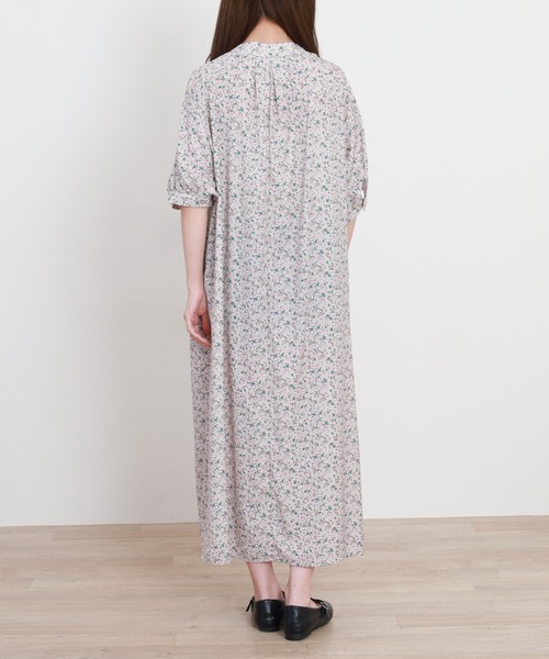 Anna Nicola(アンナニコラ)の「Anna Nicola 小花柄プリントワンピース(ワンピース・レディース・ブラック/ベージュ・38)」の12枚目の写真