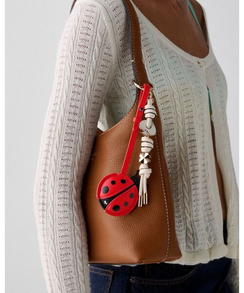 kate spade new york(ケイトスペード ニューヨーク)の「クリッターズ リビー レディ バグ バッグ チャーム(キーホルダー・レディース・レッド・ONESIZE)」の3枚目の写真