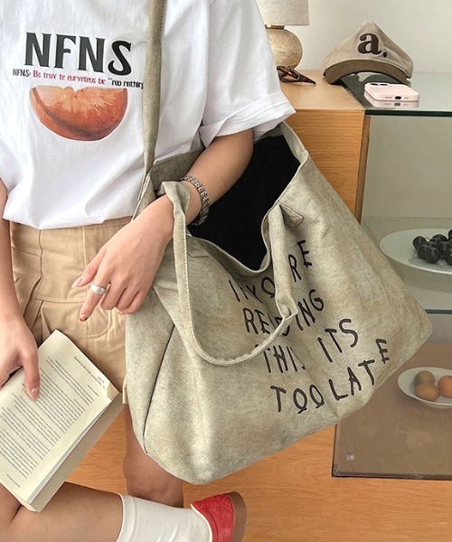 Vipoa(ヴィポア)の「Logo print tote bag(トートバッグ・レディース・グレー/カモフラージュ・FREE)」の1枚目の写真