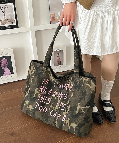 Vipoa(ヴィポア)の「Logo print tote bag(トートバッグ・レディース・グレー/カモフラージュ・FREE)」の2枚目の写真