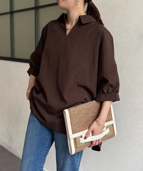 Chez toi(シェトワ)の「リネンライクBACKタックブラウス(シャツ/ブラウス・レディース・ブラック/オフホワイト/ブラウン・FREE)」の3枚目の写真