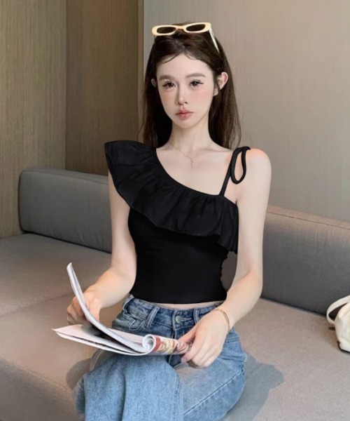 Ritzy(リッツィー)の「ワンショルダー × フリル フィット感トップス(Tシャツ/カットソー・レディース・ホワイト/ブラック・M)」の2枚目の写真