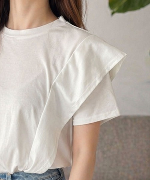 Amulet(アミュレット)の「シンプルコーデに華やぎを添えるデザイン ラッフルフリルスリーブTシャツ(Tシャツ/カットソー・レディース・ホワイト/ブラック・FREE)」の17枚目の写真