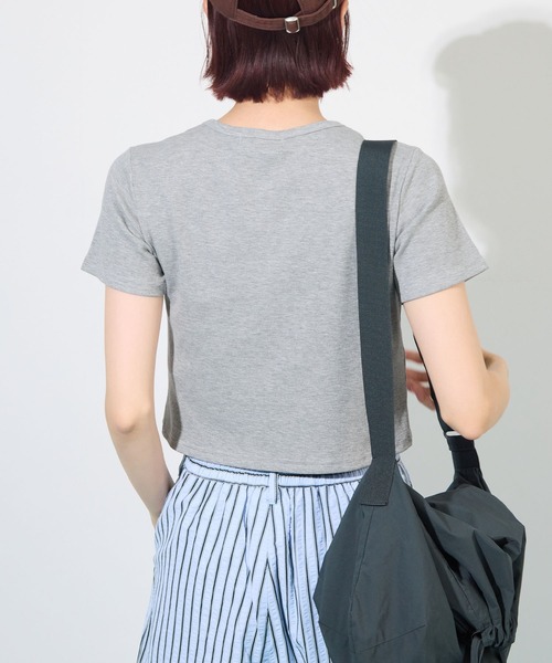 ABYS（アビス）の「すっきり細見え。ヘンリーネックリブ半袖Tシャツ / ショート丈（Tシャツ/カットソー・レディース・ネイビー/グレー/レッド・FREE）」の7枚目の写真
