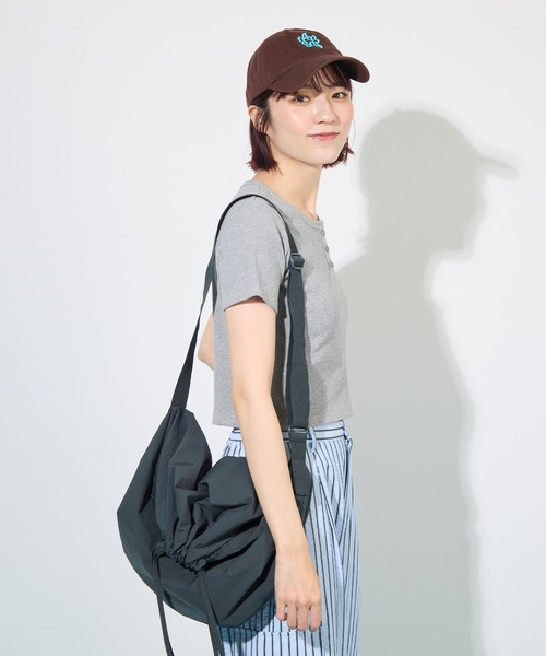 ABYS（アビス）の「すっきり細見え。ヘンリーネックリブ半袖Tシャツ / ショート丈（Tシャツ/カットソー・レディース・ネイビー/グレー/レッド・FREE）」の6枚目の写真