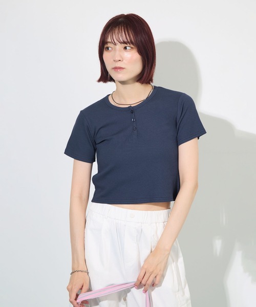 ABYS（アビス）の「すっきり細見え。ヘンリーネックリブ半袖Tシャツ / ショート丈（Tシャツ/カットソー・レディース・ネイビー/グレー/レッド・FREE）」の13枚目の写真