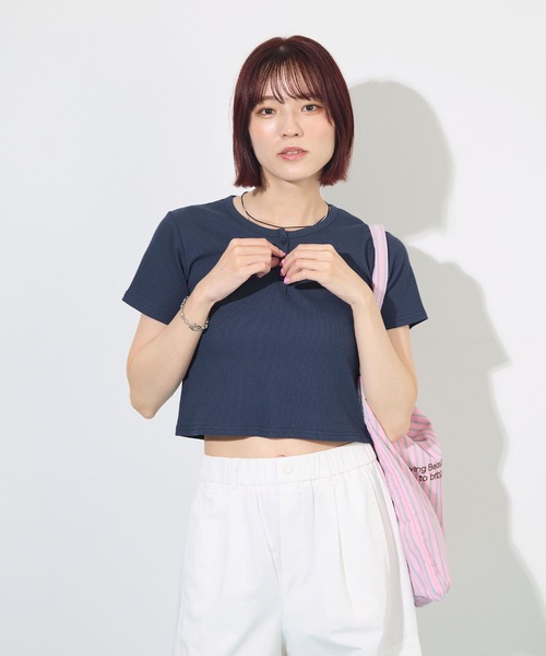 ABYS（アビス）の「すっきり細見え。ヘンリーネックリブ半袖Tシャツ / ショート丈（Tシャツ/カットソー・レディース・ネイビー/グレー/レッド・FREE）」の14枚目の写真