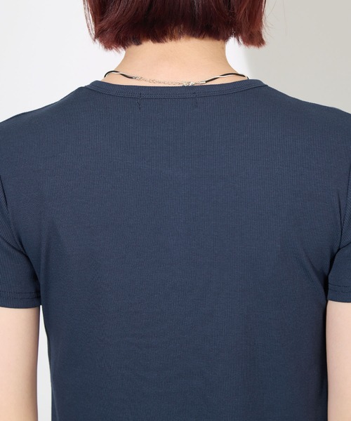 ABYS（アビス）の「すっきり細見え。ヘンリーネックリブ半袖Tシャツ / ショート丈（Tシャツ/カットソー・レディース・ネイビー/グレー/レッド・FREE）」の16枚目の写真