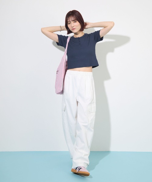 ABYS（アビス）の「すっきり細見え。ヘンリーネックリブ半袖Tシャツ / ショート丈（Tシャツ/カットソー・レディース・ネイビー/グレー/レッド・FREE）」の18枚目の写真