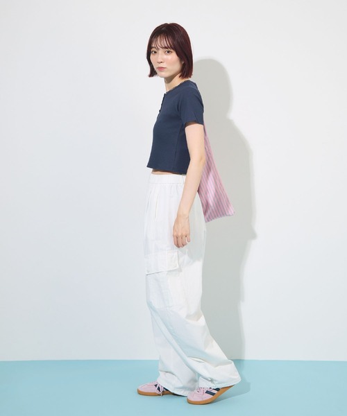 ABYS（アビス）の「すっきり細見え。ヘンリーネックリブ半袖Tシャツ / ショート丈（Tシャツ/カットソー・レディース・ネイビー/グレー/レッド・FREE）」の19枚目の写真