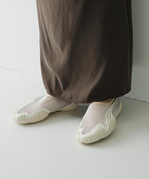 PUMA(プーマ)の「PUMA MOSTRO FLEX MESH(スニーカー・レディース・アイボリー/ブラック/パープル・24/25/24.5/23.5)」の4枚目の写真