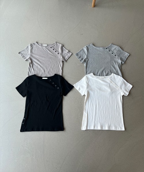 4INT.(フォイント)の「無地 アシンメトリー 斜線 ボタン 半袖 Tシャツ(Tシャツ/カットソー・レディース・モカ/グレー/ブラック/ホワイト・FREE)」の6枚目の写真