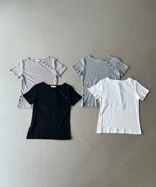 4INT.(フォイント)の「無地 アシンメトリー 斜線 ボタン 半袖 Tシャツ(Tシャツ/カットソー・レディース・モカ/グレー/ブラック/ホワイト・FREE)」の7枚目の写真