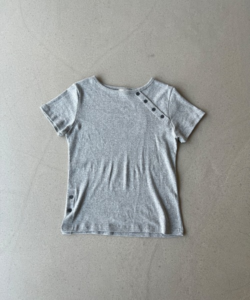 4INT.(フォイント)の「無地 アシンメトリー 斜線 ボタン 半袖 Tシャツ(Tシャツ/カットソー・レディース・モカ/グレー/ブラック/ホワイト・FREE)」の13枚目の写真