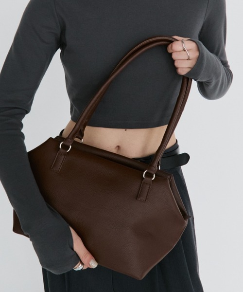 arholiday.standard（エーアールホリデースタンダード）の「soft smooth long handle boston bag / ソフトスムースロングハンドルボストン（ボストンバッグ・レディース・ブラック/ブラウン・FREE）」の2枚目の写真