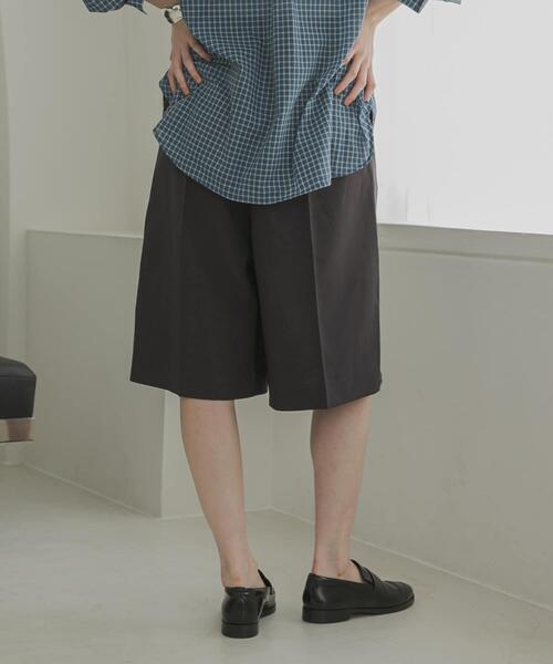 URBAN RESEARCH(アーバンリサーチ)の「ワイドハーフパンツ(その他パンツ・レディース・ブラック/チャコールグレー・38/36)」の15枚目の写真