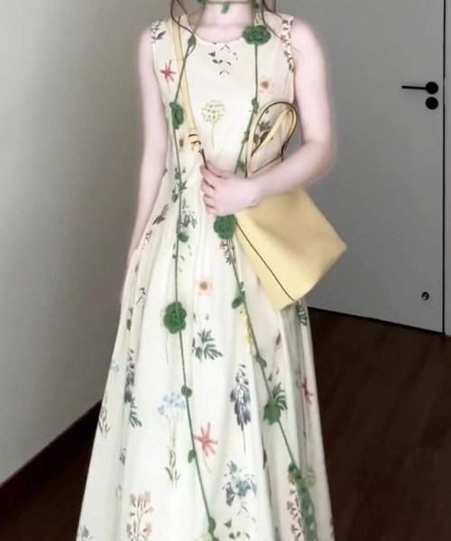 AMAJI(アマジ)の「ノースリーブ 花柄 マキシ丈ワンピース(ワンピース・レディース・ベージュ・X-LARGE/LARGE/MEDIUM/SMALL)」の1枚目の写真