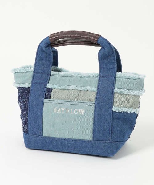 BAYFLOW（ベイフロー）の「[500mlペットボトル収納可]Sサイズデニム切替ロゴトート（トートバッグ・レディース・ブルー/ブラック・FREE）」の5枚目の写真