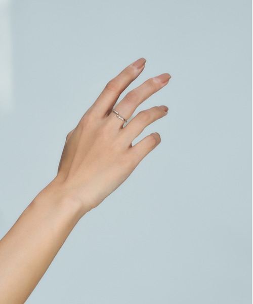 UNITED JEWELS-ef-(ユナイテッドジュエルズイフ)の「Simple line free size ring(リング・レディース・イエローゴールド/シルバー・FREE)」の5枚目の写真