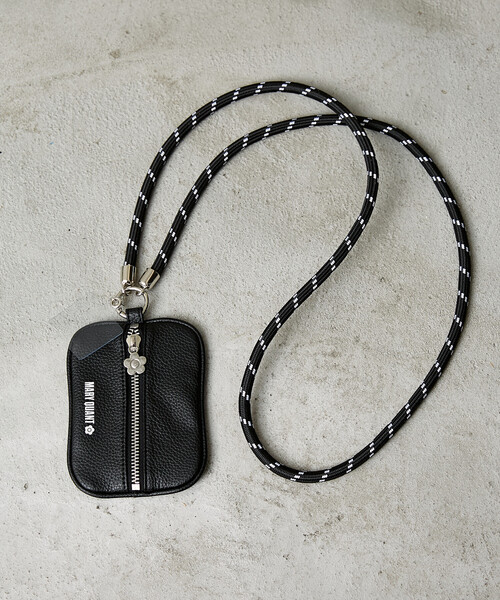 MARY QUANT(マリークワント)の「MARY QUANT × PUBLUX/マリークワント マリークワント ポーチ 付 マルチウェイ スマホショルダー 限定展開(スマホグッズ・レディース・ブラック・ONE SIZE)」の4枚目の写真