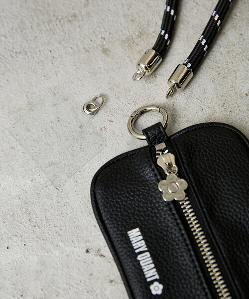 MARY QUANT(マリークワント)の「MARY QUANT × PUBLUX/マリークワント マリークワント ポーチ 付 マルチウェイ スマホショルダー 限定展開(スマホグッズ・レディース・ブラック・ONE SIZE)」の9枚目の写真