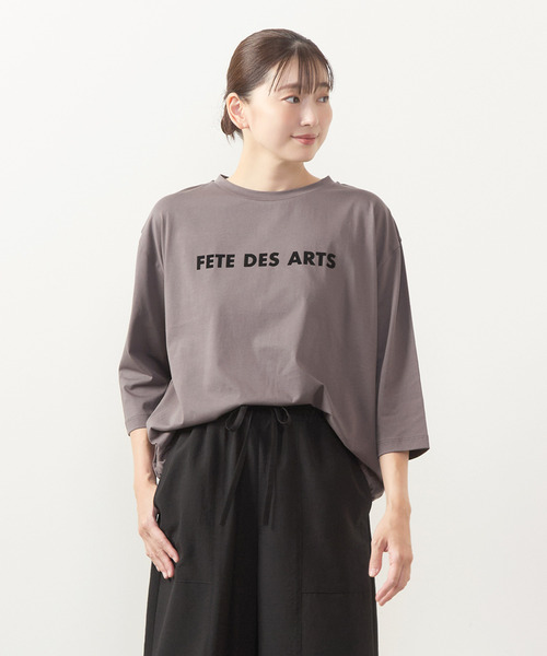 MELROSE claire(メルローズ クレール)の「【フロッキーロゴPTドロストTシャツ】(Tシャツ/カットソー・レディース・ブラック/ブラウン系その他/オフホワイト/ボルドー・FREE)」の3枚目の写真
