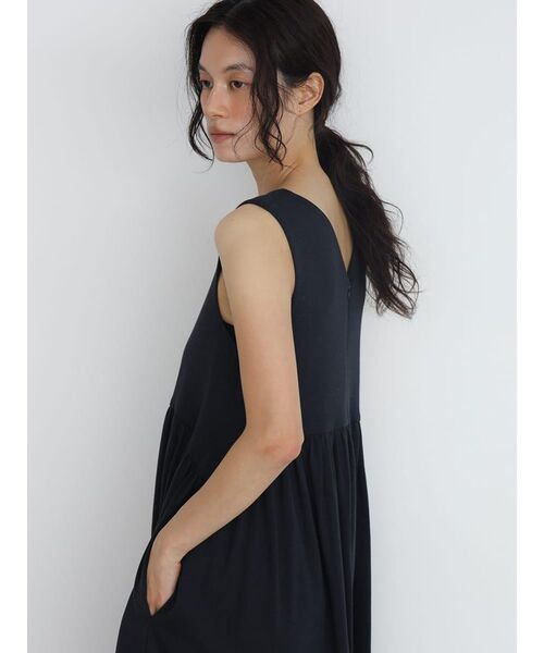 FIKA.(フィーカ)の「Gathered wide overalls(つなぎ/オールインワン・レディース・ネイビー/ブラウン・FREE)」の9枚目の写真