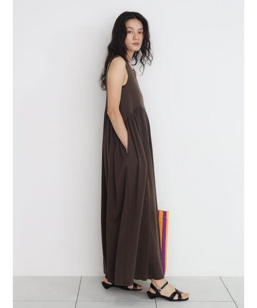 FIKA.(フィーカ)の「Gathered wide overalls(つなぎ/オールインワン・レディース・ネイビー/ブラウン・FREE)」の14枚目の写真