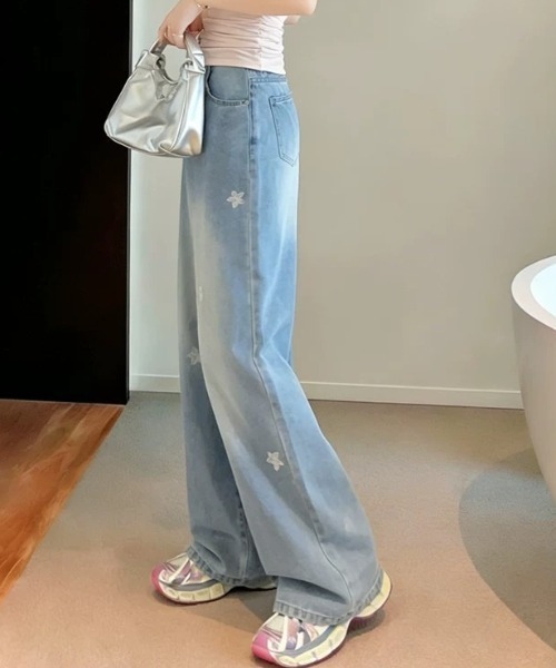 mebole(メボレ)の「flower patch wide denim(デニムパンツ・レディース・ブルー・MEDIUM/SMALL)」の6枚目の写真