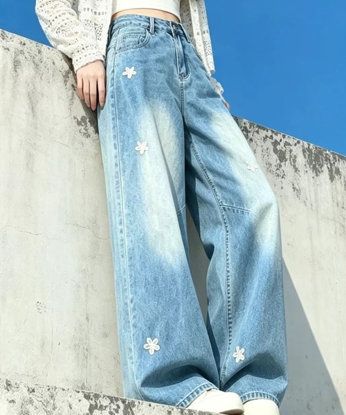 mebole(メボレ)の「flower patch wide denim(デニムパンツ・レディース・ブルー・MEDIUM/SMALL)」の12枚目の写真