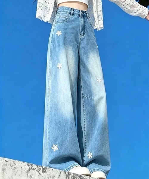 mebole(メボレ)の「flower patch wide denim(デニムパンツ・レディース・ブルー・MEDIUM/SMALL)」の14枚目の写真