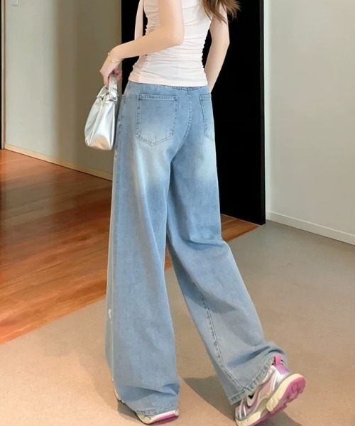 mebole(メボレ)の「flower patch wide denim(デニムパンツ・レディース・ブルー・MEDIUM/SMALL)」の11枚目の写真