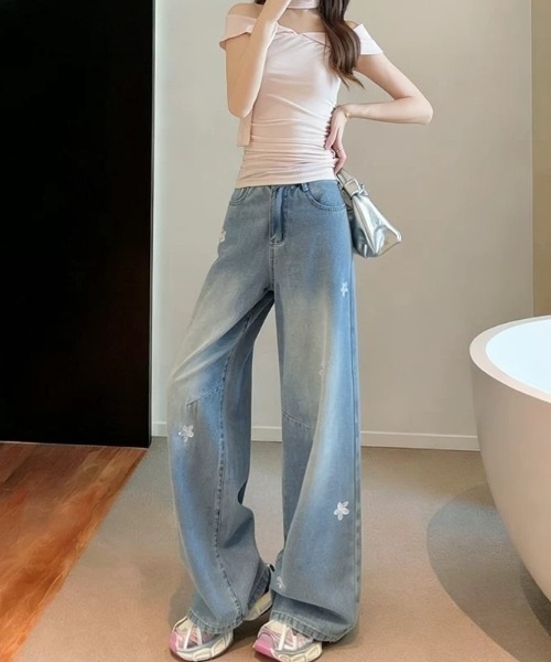 mebole(メボレ)の「flower patch wide denim(デニムパンツ・レディース・ブルー・MEDIUM/SMALL)」の18枚目の写真
