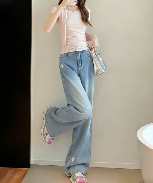 mebole(メボレ)の「flower patch wide denim(デニムパンツ・レディース・ブルー・MEDIUM/SMALL)」の19枚目の写真