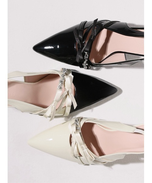 M me eme(エムミーエメ)の「Double strap ribbon pointed mules(eme11124)(その他シューズ・レディース・アイボリー/ブラック・L/M/S)」の8枚目の写真