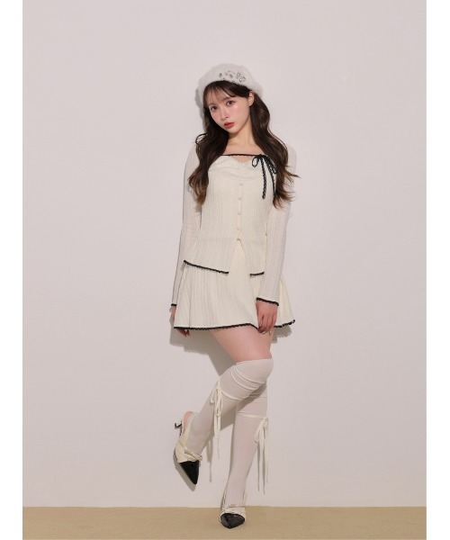 M me eme(エムミーエメ)の「Double strap ribbon pointed mules(eme11124)(その他シューズ・レディース・アイボリー/ブラック・L/M/S)」の11枚目の写真