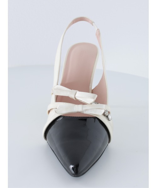 M me eme(エムミーエメ)の「Double strap ribbon pointed mules(eme11124)(その他シューズ・レディース・アイボリー/ブラック・L/M/S)」の20枚目の写真