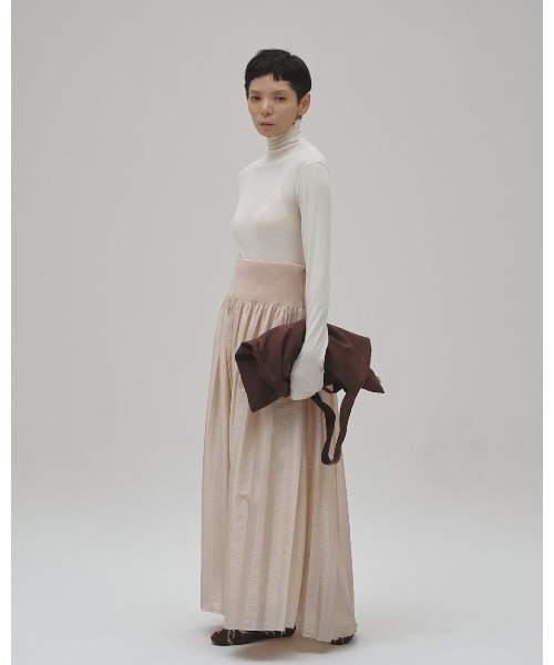 TODAYFUL(トゥデイフル)の「Soft Fraise Turtleneck Tops(Tシャツ/カットソー・レディース・アイボリー/グレー/スミクロ・FREE)」の12枚目の写真
