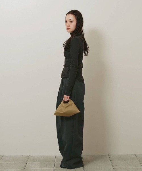 TODAYFUL(トゥデイフル)の「Soft Fraise Turtleneck Tops(Tシャツ/カットソー・レディース・アイボリー/グレー/スミクロ・FREE)」の6枚目の写真