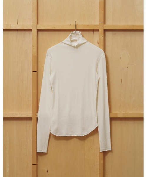 TODAYFUL(トゥデイフル)の「Soft Fraise Turtleneck Tops(Tシャツ/カットソー・レディース・アイボリー/グレー/スミクロ・FREE)」の16枚目の写真