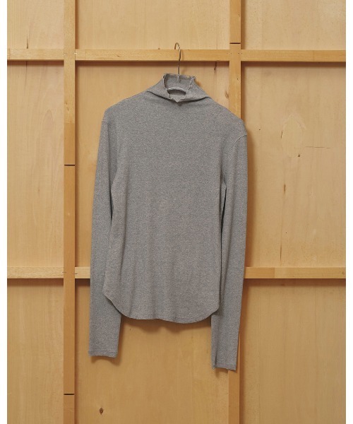 TODAYFUL(トゥデイフル)の「Soft Fraise Turtleneck Tops(Tシャツ/カットソー・レディース・アイボリー/グレー/スミクロ・FREE)」の17枚目の写真