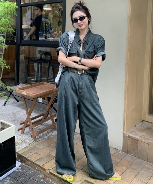 Aelina(エリナ)の「レギュラーカラーデニムシャツ&ワイドデニムパンツセットアップ(セットアップ・レディース・ブルー・S/M)」の12枚目の写真